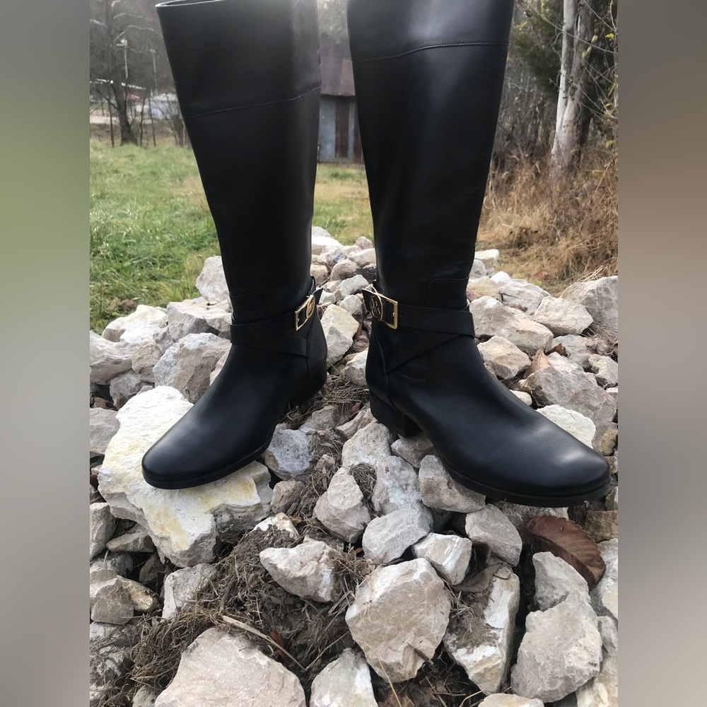 NWT, Michael Kors black boots. Size:9 / Length 15” w/ code no. SH18G - Picture 5 of 16